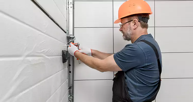 Emergency Garage Door Repair in Largo, FL